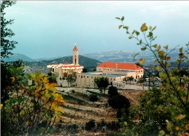 Monastre d'Annaya o est vnr St Charbel - cliquez pour agrandir